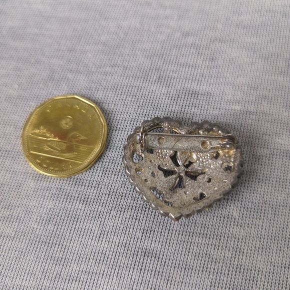 Lot of Earrings, Pin and Ring - Picture 6 of 9